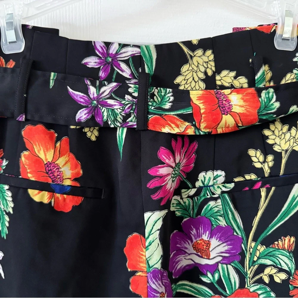 Express Baggy shorts, multi floral, 4, high paperback waist, side zip NWOT - Picture 4 of 9